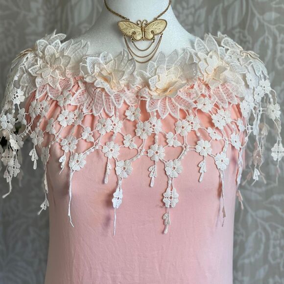 Pink & Ivory 3D Layered Crochet Flower Detail Fairycore Coquette Top Size S/M - Picture 2 of 8